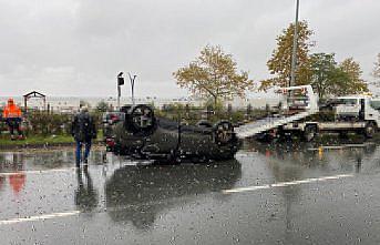 Trabzon'da otomobilin takla attığı kazada akademisyen çift yaralandı