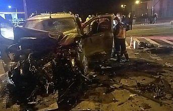 Zonguldak'ta iki otomobilin çarpıştığı kazada 1 kişi öldü, 2 kişi yaralandı