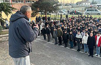 Karabük, Zonguldak ve Kocaeli'de okullarda şehitler için saygı duruşunda bulunuldu