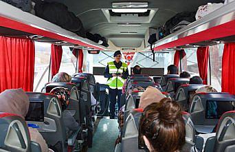 Bolu'da şehirlerarası yolcu otobüslerinde emniyet kemeri denetimi yapıldı