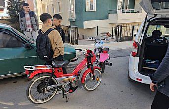 Çorum’da plakasını bez ile kapatan motosiklet sürücüsüne 14 bin lira ceza kesildi