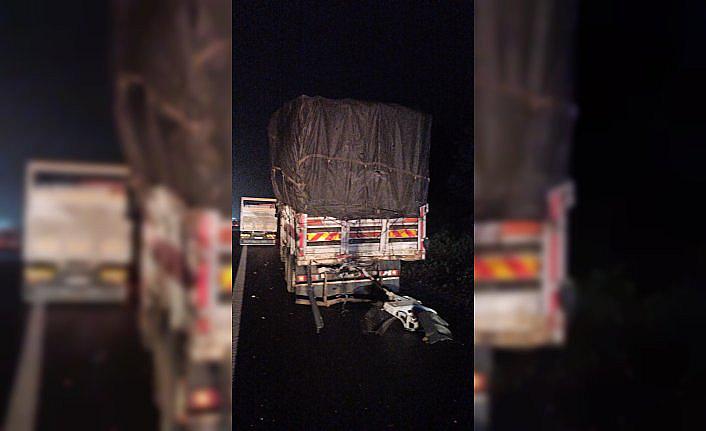 Düzce'de iki kamyon çarpıştı, 1 kişi öldü, 1 kişi yaralandı