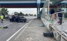 Samsun'da otomobilin çarptığı tramvay durağında hasar oluştu