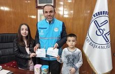 Samsun'da iki kardeş saat almak için biriktirdikleri parayı depremzedelere bağışladı