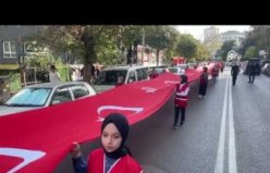 Samsun'da 100 metrelik Türk bayrağıyla Kızılay yürüyüşü yapıldı