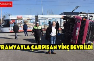 Samsun'da tramvayla çarpışan vinç devrildi