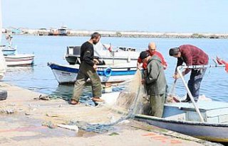 Karadeniz'de balık ağları toplandı