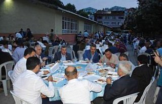 AK Parti Sinop Milletvekili Maviş mahalle iftarına...