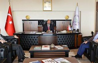 AK Parti milletvekillerinden rektör Çufalı'ya ziyaret