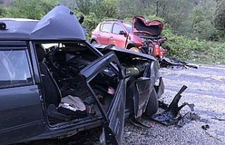 Karabük'te iki otomobil çarpıştı: 1 ölü, 4...