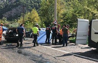 GÜNCELLEME - Karabük'te trafik kazası: 2 ölü,...
