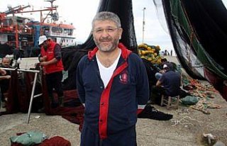 Karadeniz'de olumsuz hava koşulları balıkçıları...