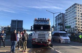 Trabzon'da yolcu minibüsü ile tır çarpıştı