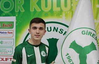 Giresunspor'da Arda Kılıç ile profesyonel sözleşme...