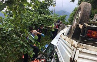 Trabzon'da uçuruma devrilen kamyonetin sürücüsü...