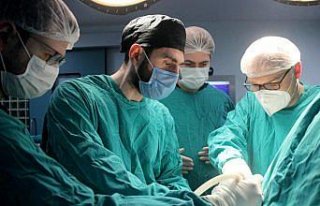 KTÜ'de kadın hastaya tendon nakli gerçekleştirildi