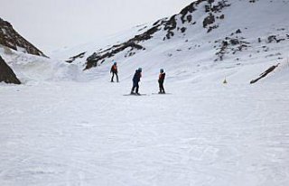 Yurduntepe Kayak Merkezi'nde hafta sonu yoğunluğu