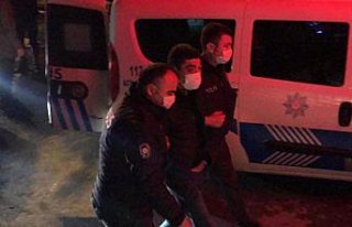 Zonguldak'ta polisten kaçmaya çalışan 3 kişinin...
