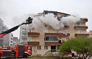 Samsun'da bir evde çıkan yangın itfaiye ekiplerince...