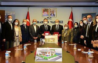 Aydın Valisi Hüseyin Aksoy ve ailesi, Trabzon'da...