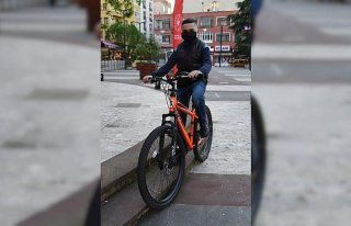 Bakan Kasapoğlu, 12 yaşındaki Yılmaz'ın bisiklet...