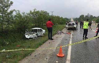 Kastamonu'da iki otomobil çarpıştı: 2 ölü, 1...