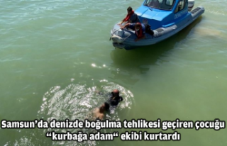 Samsun'da denizde boğulma tehlikesi geçiren...