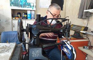 Ayakkabı imalatı ve tamirciliği mesleğini 43 yıldır...