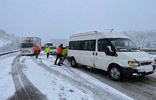 Sinop-Samsun kara yolunda kar nedeniyle ulaşım kontrollü...