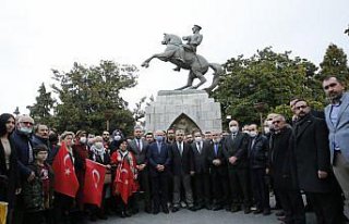 Samsun'da Atatürk Anıtı'na saldırıya siyasi partilerden...
