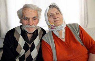 Amasyalı çift yalnız kaldıkları mezrada 55 yıldır...
