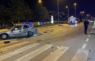 Karabük'te iki otomobil çarpıştı, 2 kişi öldü,...