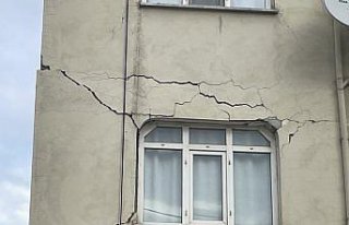 Düzce'de deprem nedeniyle binalarında hasar...