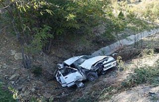 Sinop'ta otomobil ile traktör çarpıştı 5...
