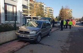 Amasya'da iki otomobilin çarpıştığı kazada sürücüler...