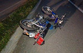 Bafra'da hafif ticari araçla motosiklet çarpıştı,...