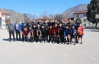 Amasya'da polisler ve öğrenciler futbol maçı...
