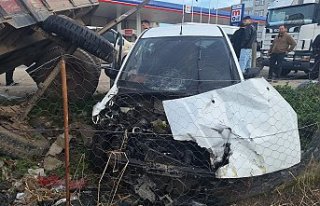 Bafra’da iki otomobilin çarpıştığı kazada...