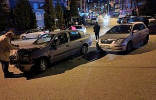 Karabük'te iki otomobilin çarpıştığı kazada...