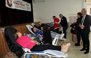Sinop'ta öğrenci velileri kan bağışında...