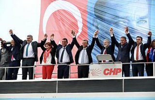 CHP Genel Başkanı Özel, partisinin Giresun mitinginde...