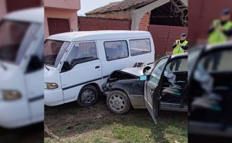 Kastamonu'da iki otomobilin çarpıştığı kazada 3 kişi yaralandı