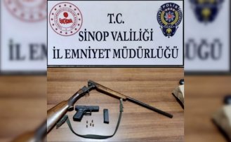 Sinop'ta ruhsatsız tüfek ve tabanca ele geçirildi