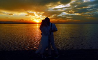 Kızılırmak Deltası'nın gün batımı manzarası düğün fotoğrafları için tercih ediliyor