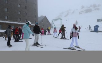 Kartalkaya'da tatilciler martta kayak keyfi yaşadı