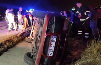 Samsun'da hafif ticari aracın şarampole devrildiği kazada 7 kişi yaralandı