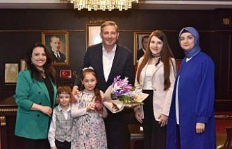 Minik öğrencilerden Tekkeköy Belediye Başkanı Candal'a ziyaret