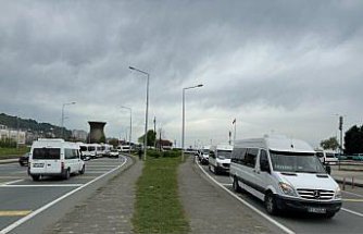 Rize-Trabzon güzergahındaki minibüsçülerden kontak kapatma eylemi
