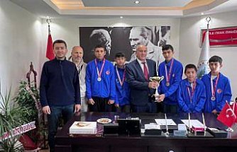 Tokat'ta birinci olan bocce takımından Belediye Başkanı Özgür'e ziyaret