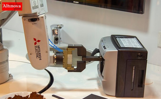 Türk Kahvesi Servis Eden Japon Robot Sanayicilerin Sağ Kolu Olmaya Aday 